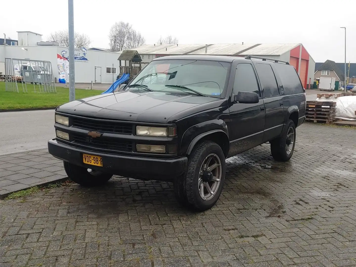 Chevrolet Suburban k2500 7400vortec Zwart - 1