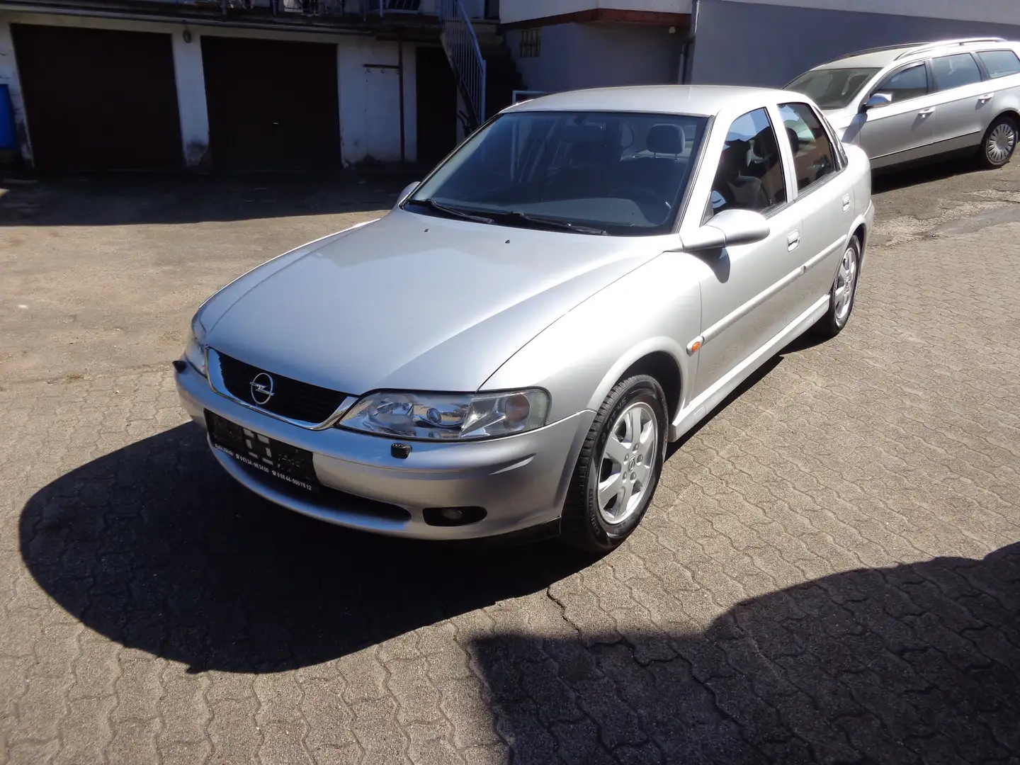 Opel Vectra 1.8 Elegance,Klimautomatik,Xenonscheinwefer, Silber - 1