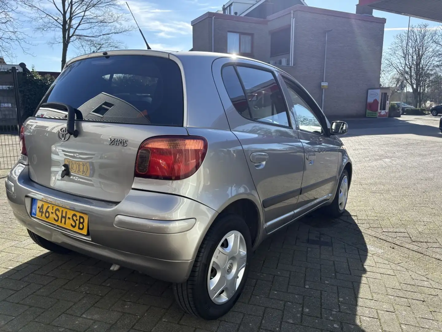 Toyota Yaris 1.3 VVT-i S-Line Handel/Export/Zo Mee Grau - 2