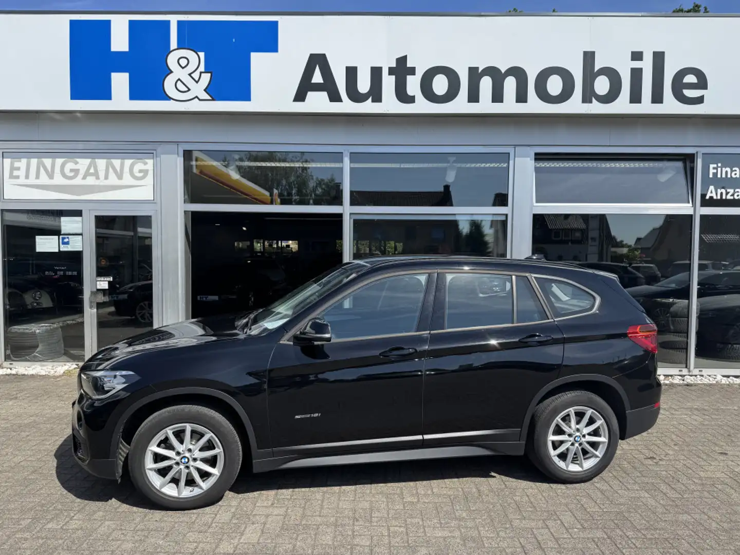 BMW X1 Schwarz - 1