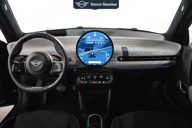 Mini Hatch view 10