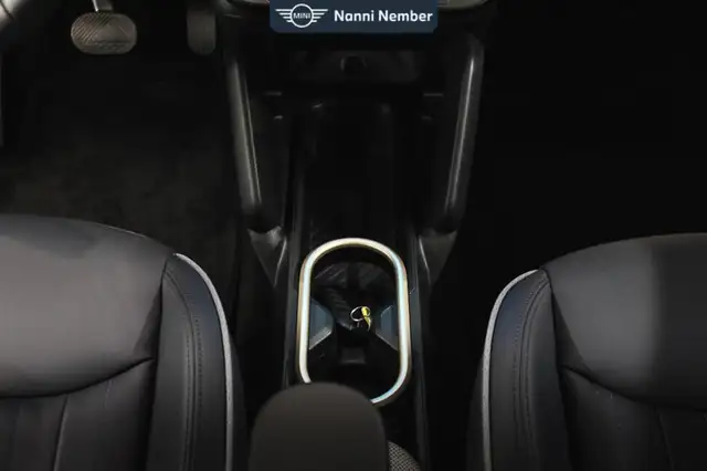 Mini Hatch view 12