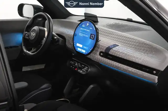 Mini Hatch view 8