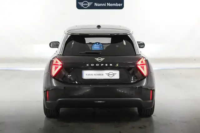 Mini Hatch view 4