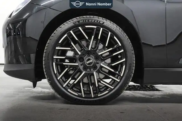 Mini Hatch view 7