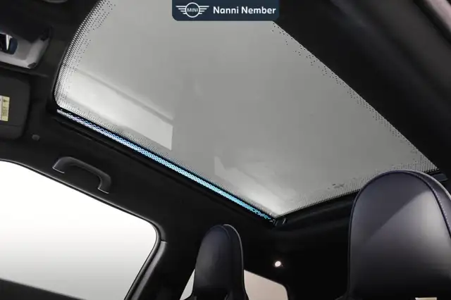 Mini Hatch view 9