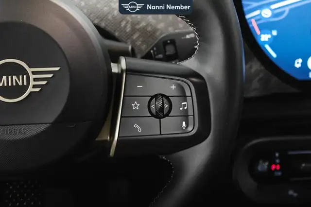 Mini Hatch view 18