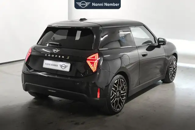 Mini Hatch view 3