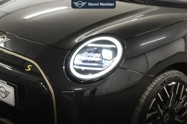 Mini Hatch view 5