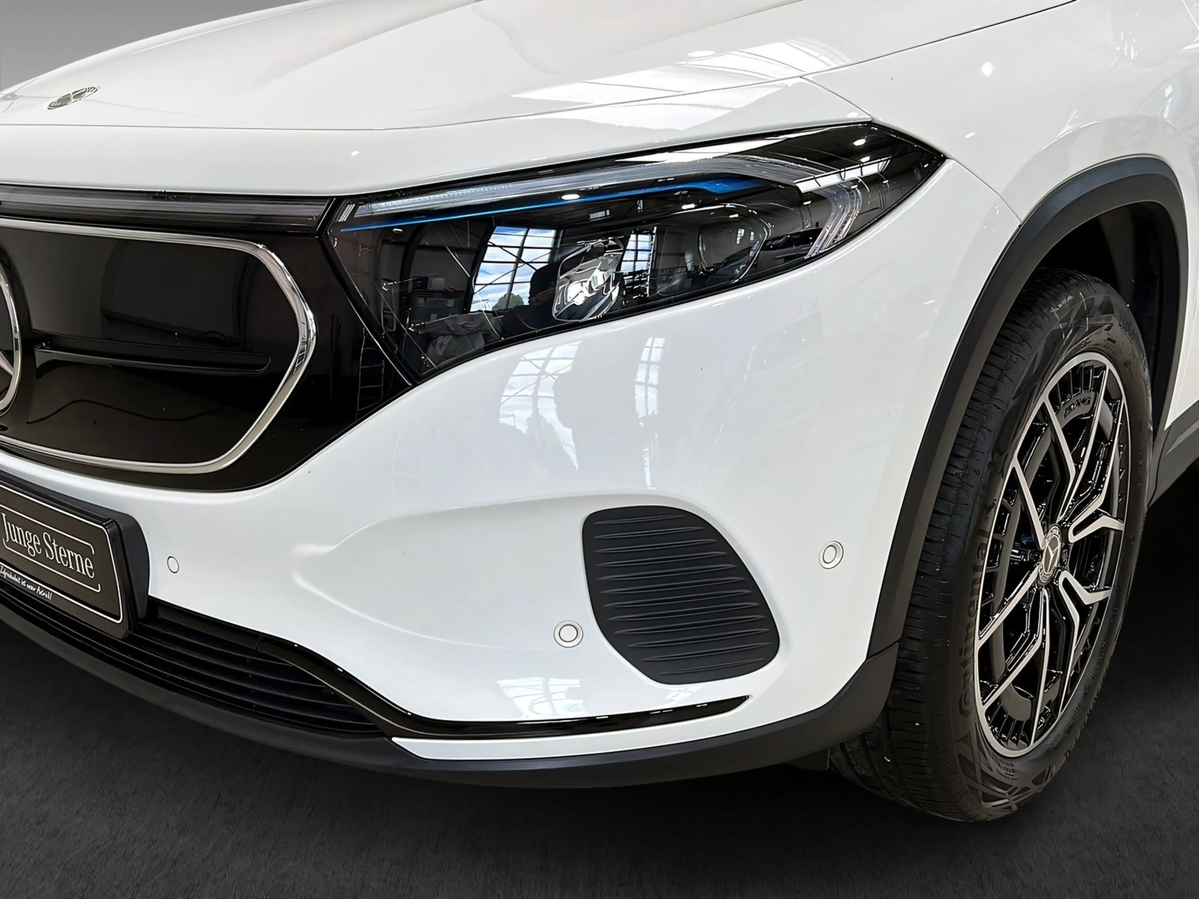 Mercedes-Benz EQA 300 4M LED+NIGHT+Ambi+SHz+TotW+19"AMG-Felgen — photo 3
