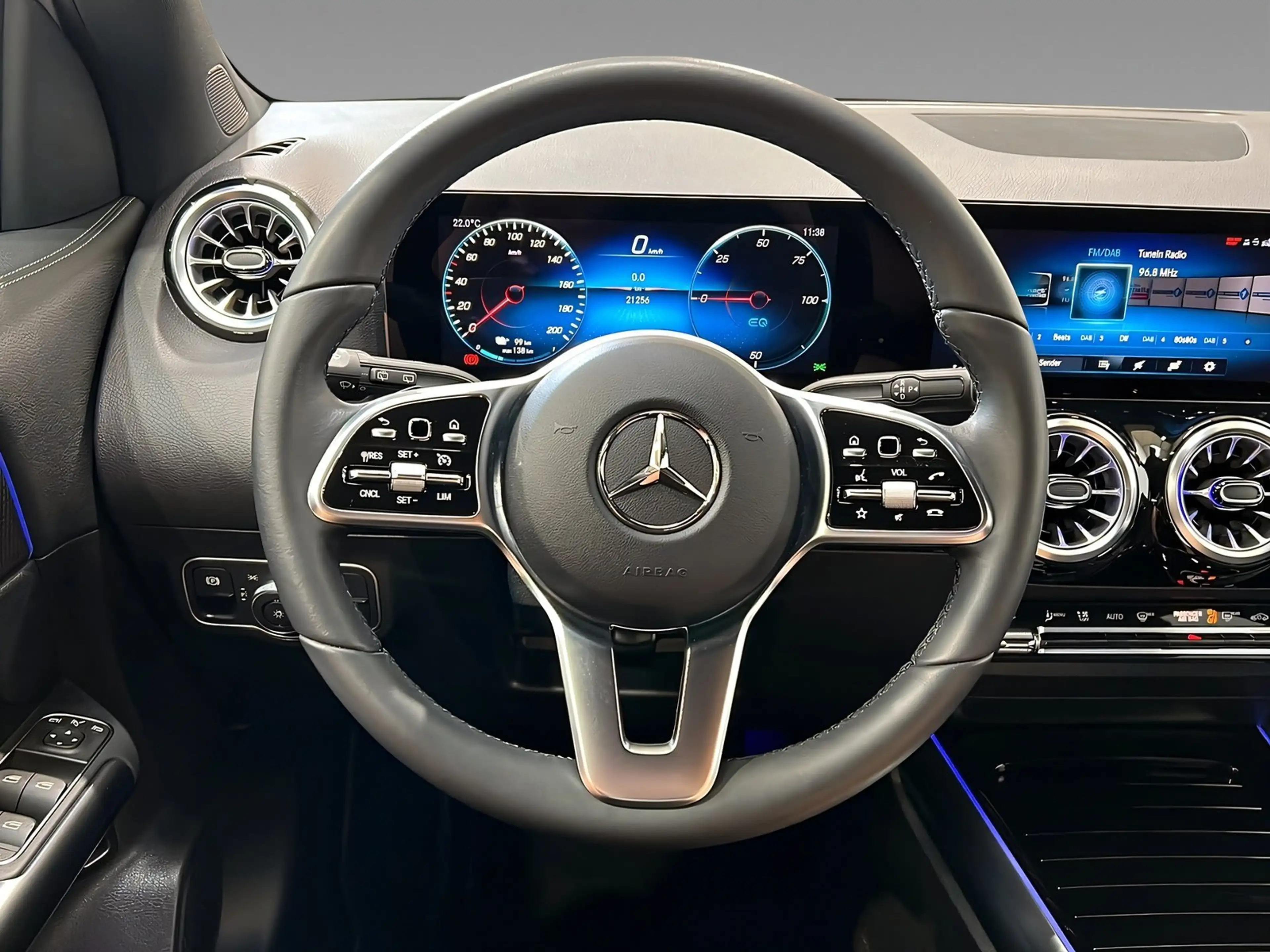 Mercedes-Benz EQA 300 4M LED+NIGHT+Ambi+SHz+TotW+19"AMG-Felgen — photo 14