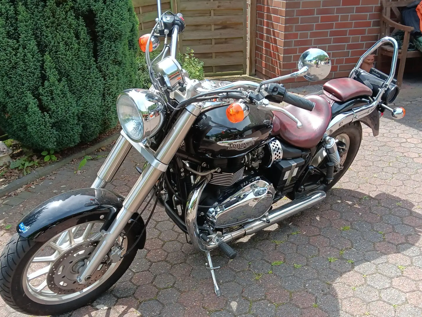 Triumph America LT Zwart - 1