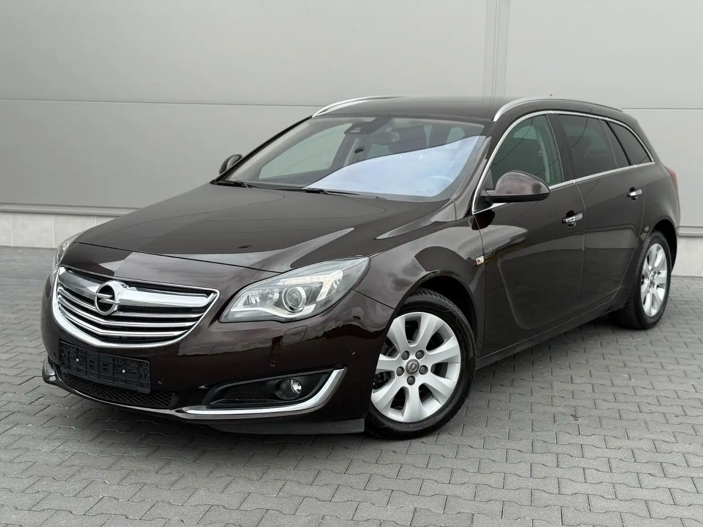 Opel Insignia Sports Tourer Innovation Braun - 1