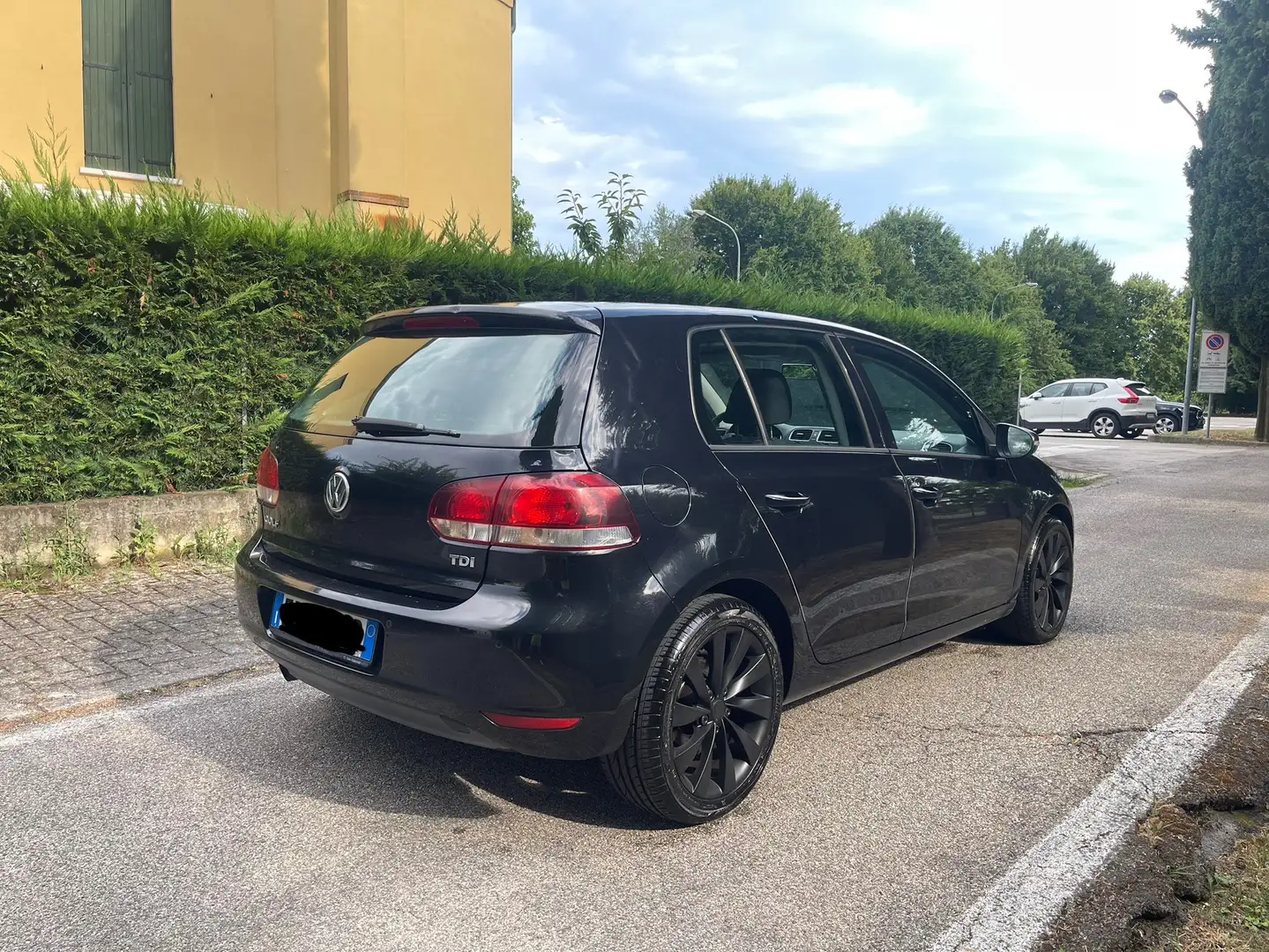 Volkswagen Golf 5p 1.6 tdi BLACK LINE - 2