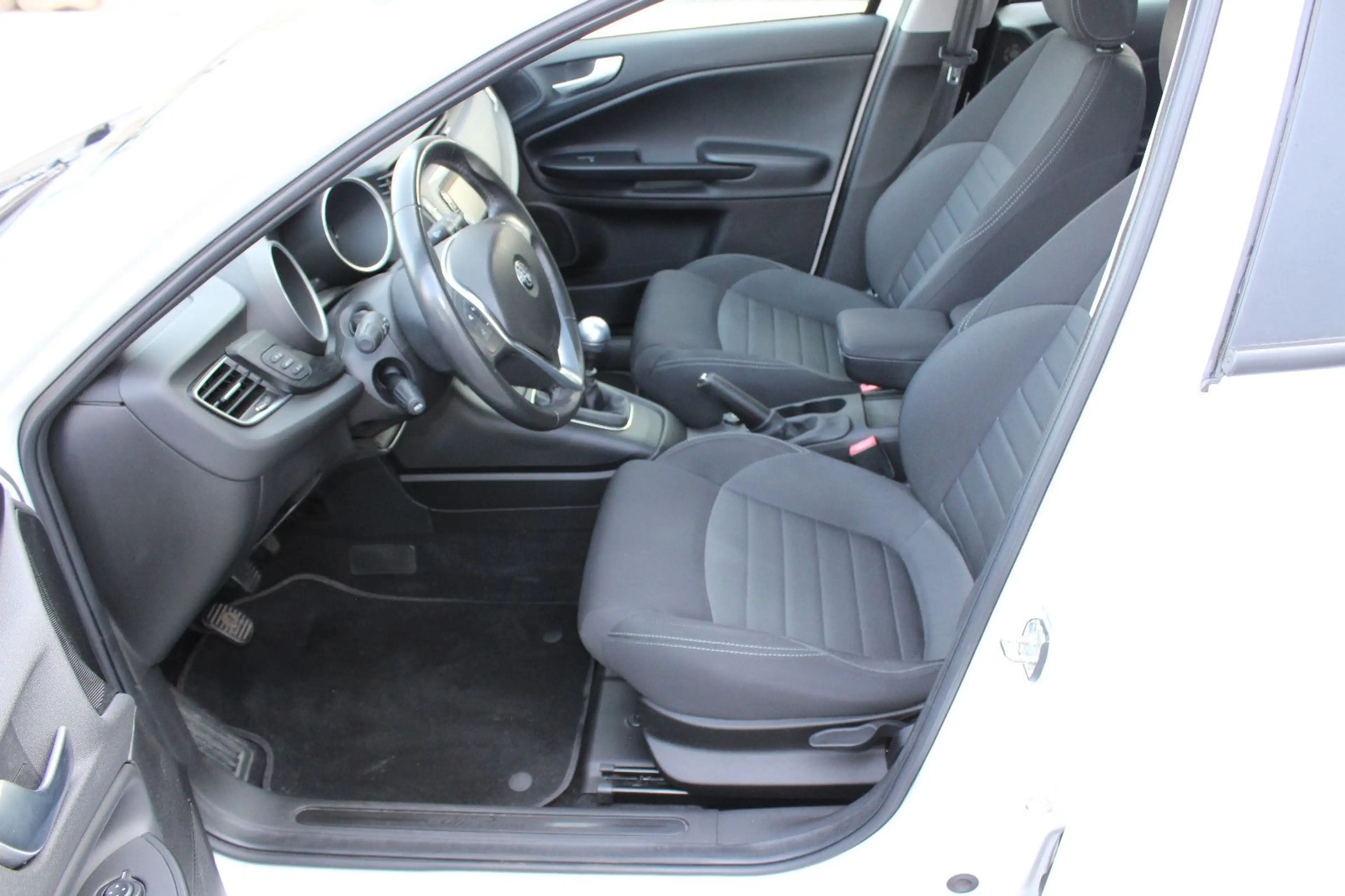 Alfa Romeo Giulietta Super (GANZJAHRESREIFEN) — photo 12