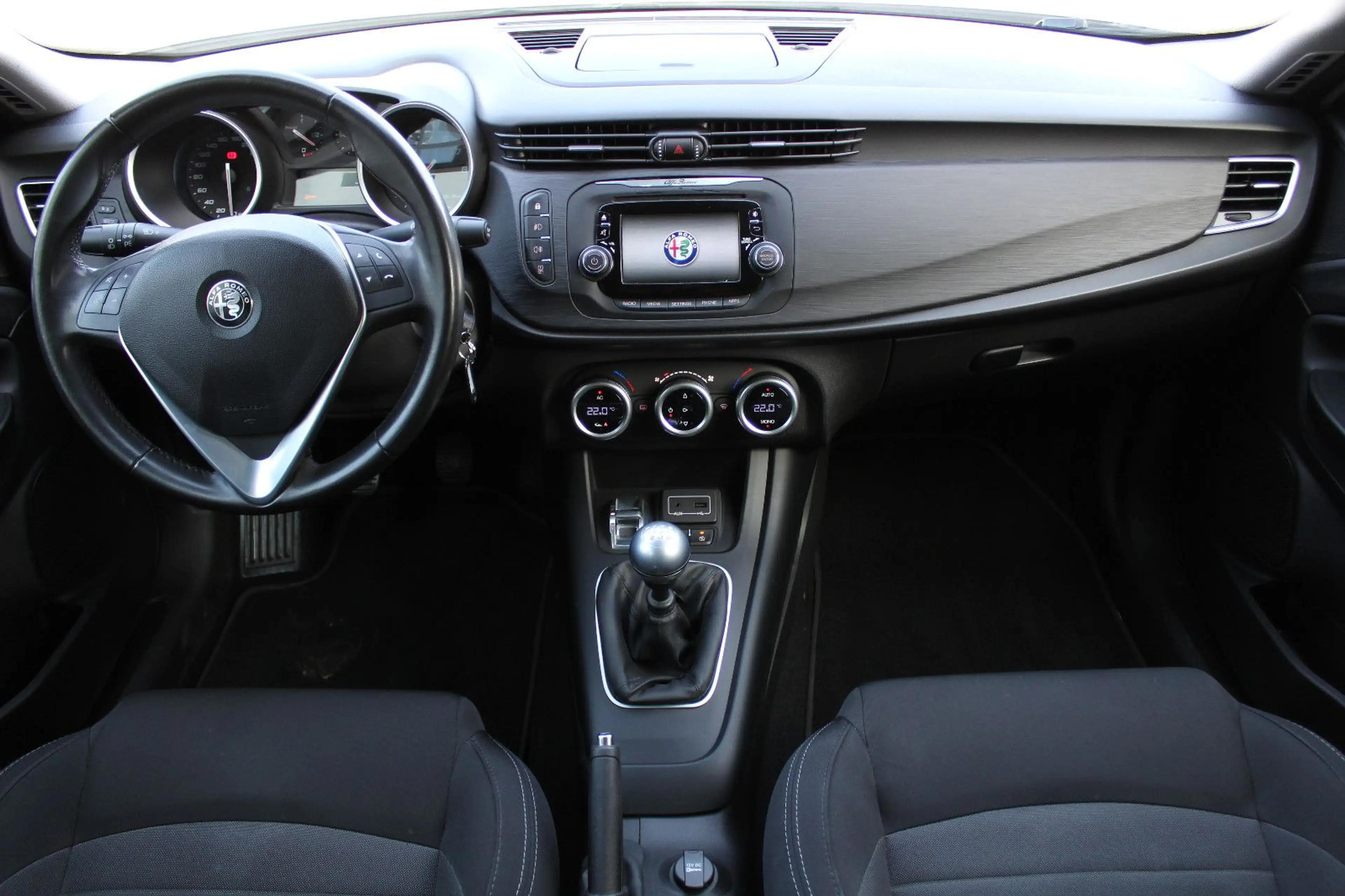 Alfa Romeo Giulietta Super (GANZJAHRESREIFEN) — photo 8