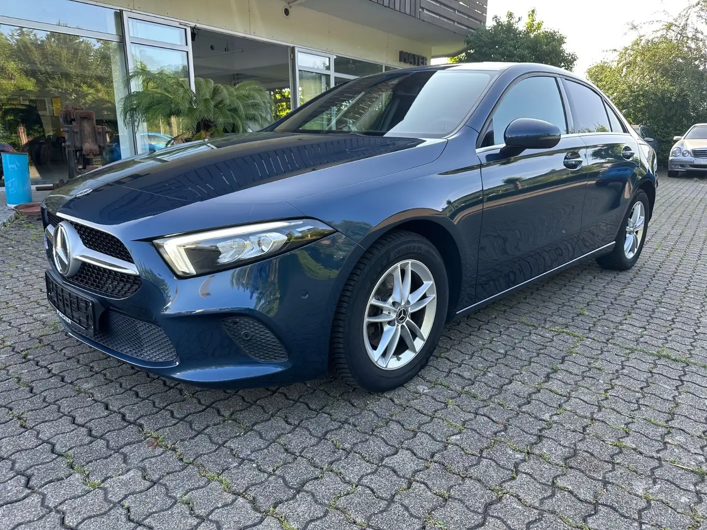 Mercedes-Benz A 180 d*Limousine*NAVI*LED*7-G DCT*EU6dT* Bleu - 1