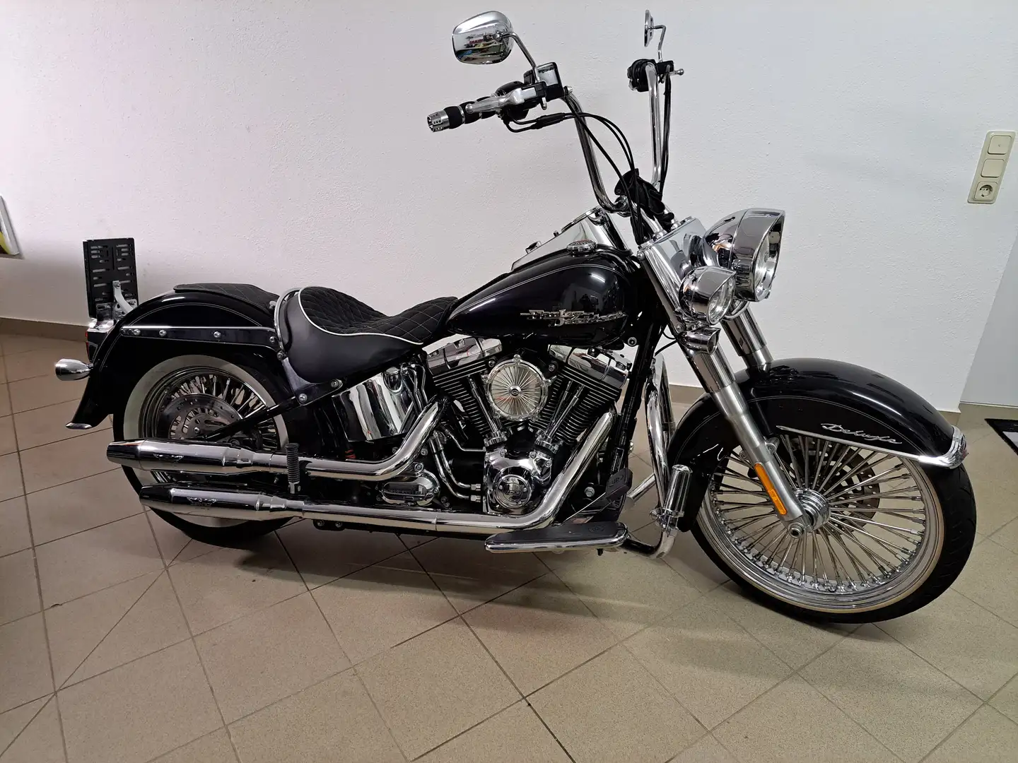 Harley-Davidson Softail Softail deluxe crna - 1