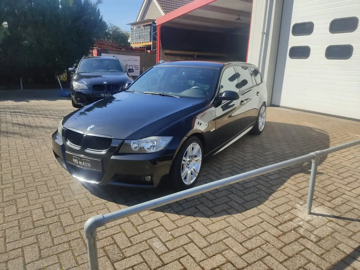 BMW 330 330i Zwart - 1