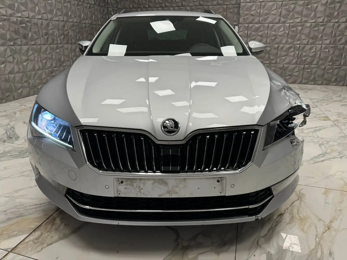 Skoda Superb Combi Ambition Silber - 2
