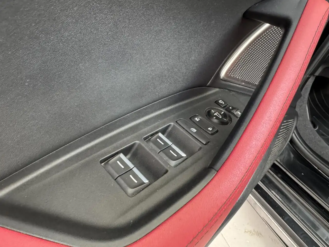 Acura TLX снимка Acura TLX