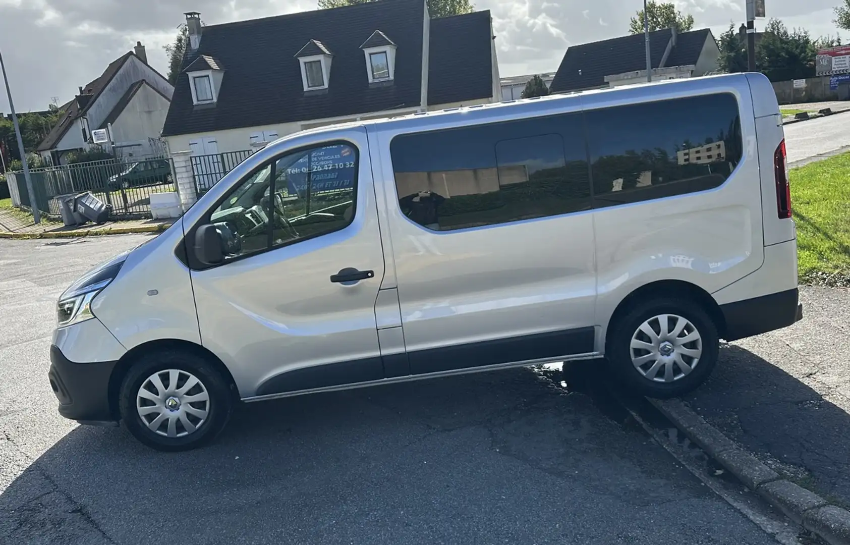 Renault Trafic 2.0 DCI 145 CV BVM6 9 PLACES GPS LIFE 14159HT ENTRETIEN COMPLET A JOUR TBEG Gris - 2