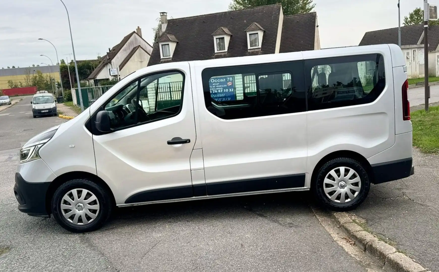 Renault Trafic 2.0 DCI 145 CV BVM6 9 PLACES GPS LIFE 15825HT TBEG Grijs - 2