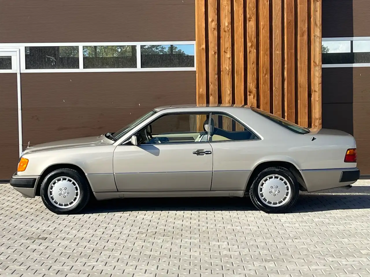 Mercedes-Benz 300 CE 124er 6-Zylinder Coupe, rostfrei!, foto 3