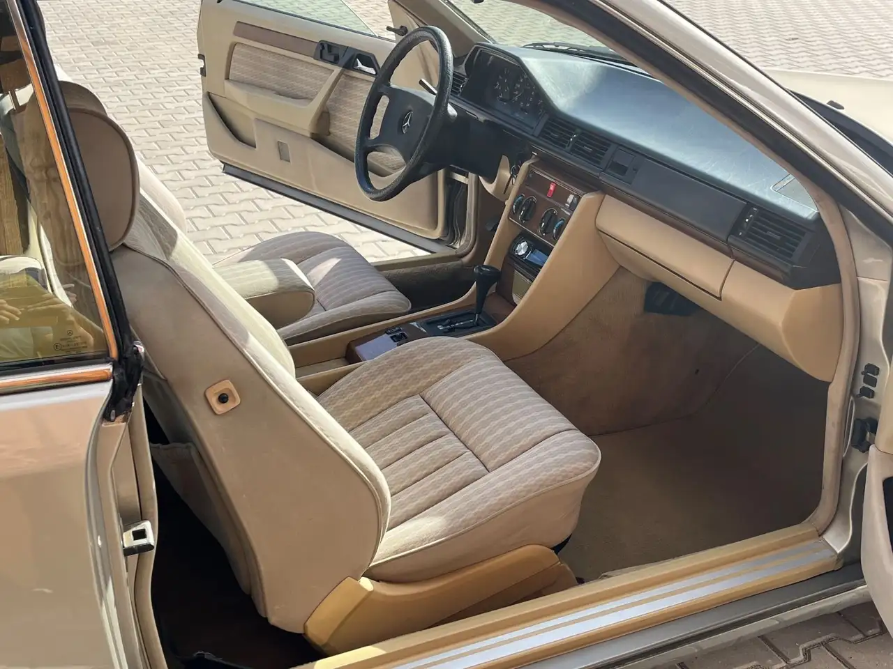 Mercedes-Benz 300 CE 124er 6-Zylinder Coupe, rostfrei!, foto 8