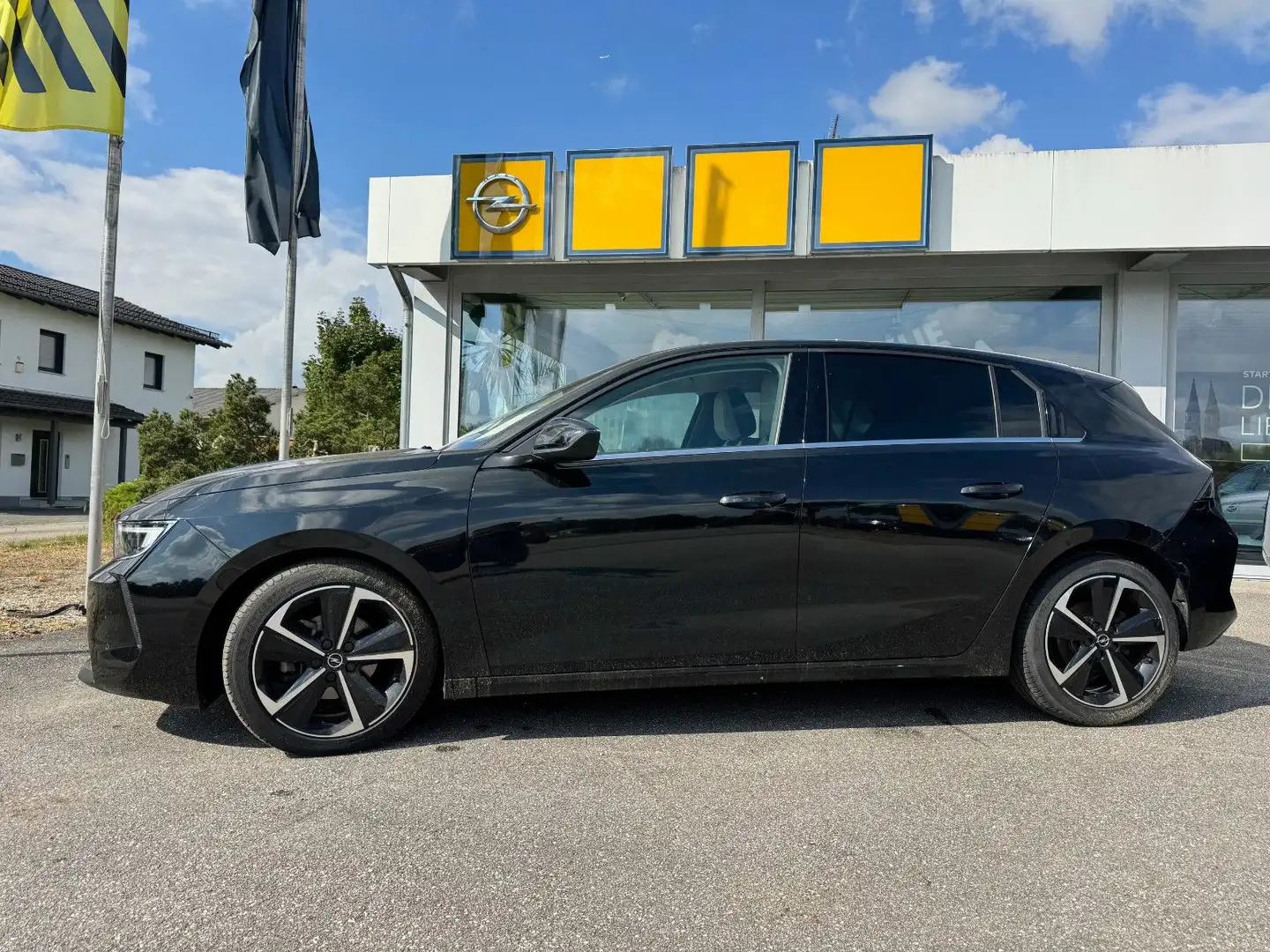 Opel Astra L Lim. 5-trg. Elegance Schwarz - 1