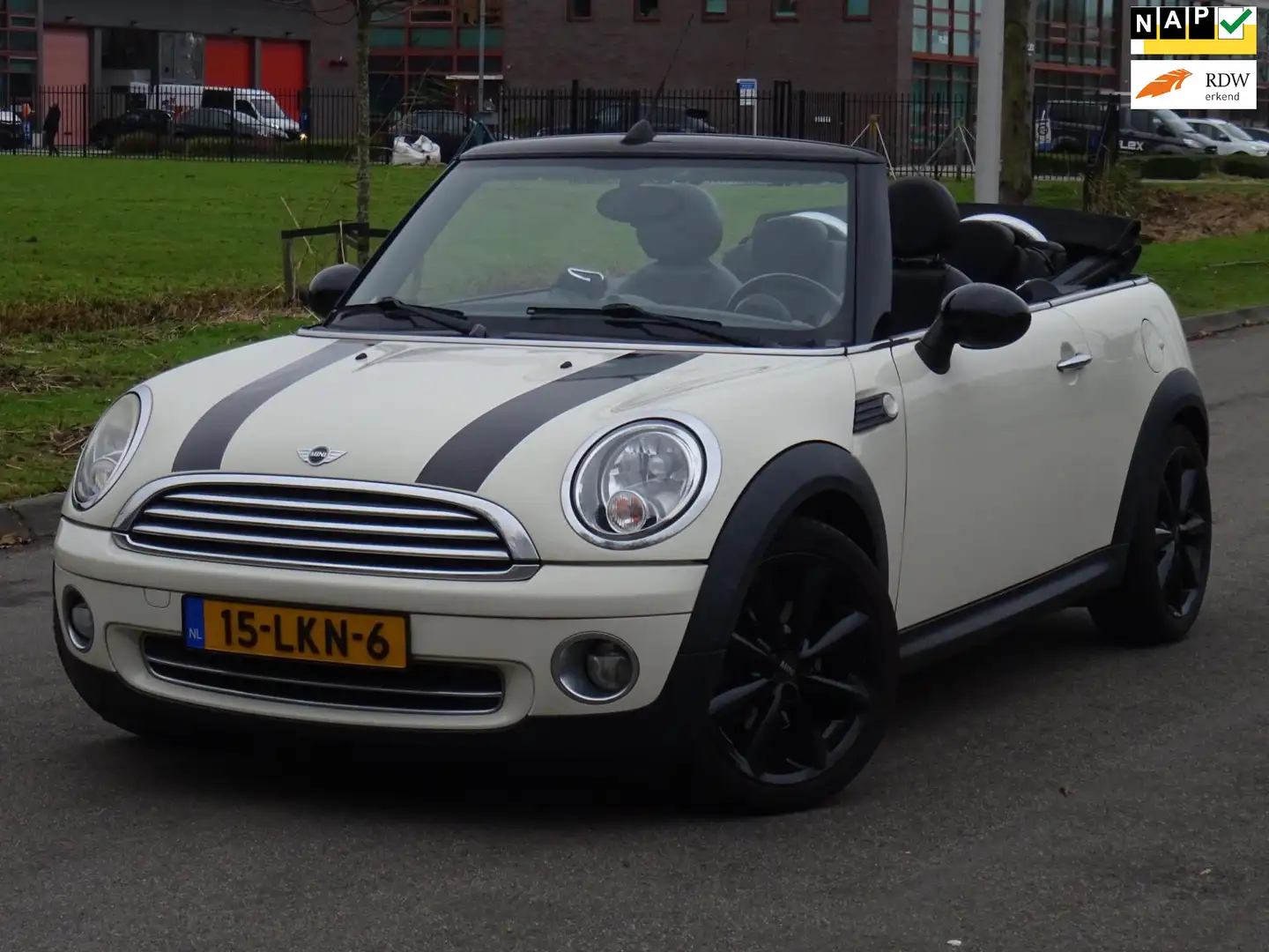 MINI Cooper Cabrio Mini 1.6 BJ2010 NAP/LEER/AIRCO/APK Wit - 1