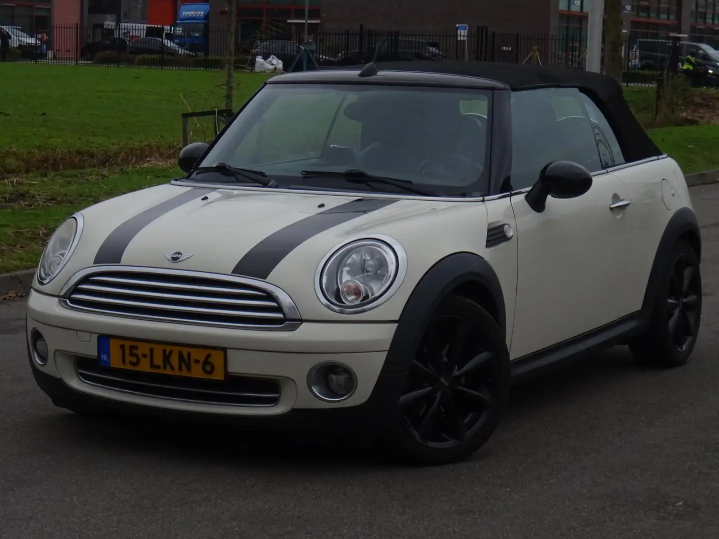 MINI Cooper Cabrio Mini 1.6 BJ2010 NAP/LEER/AIRCO/APK Wit - 2