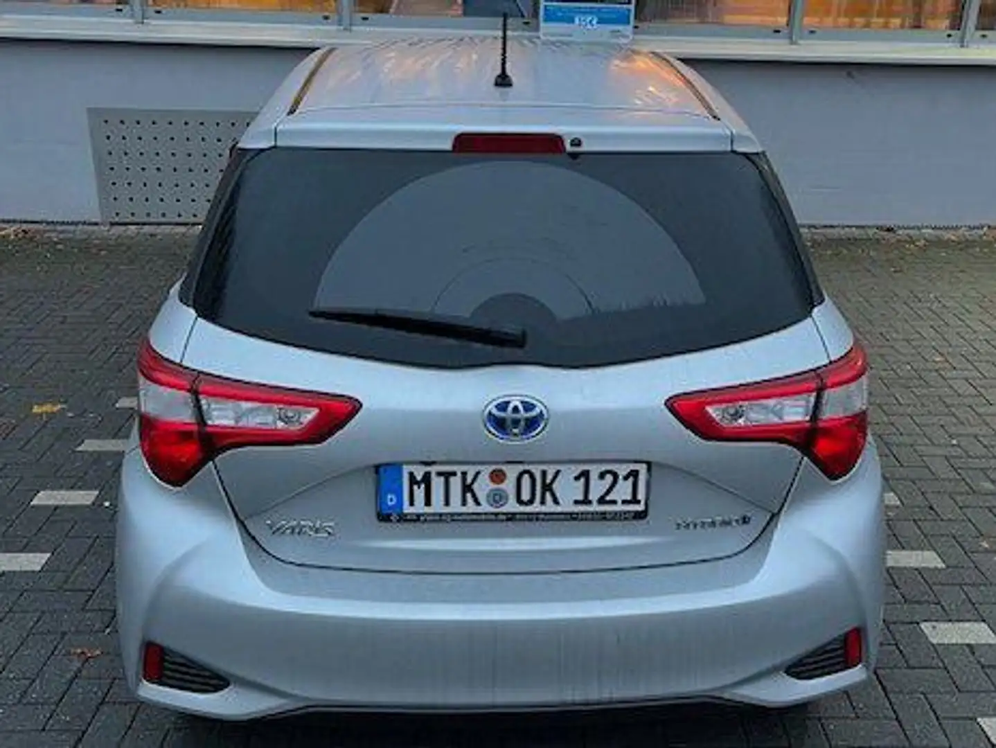 Toyota Yaris y20 Silber - 2