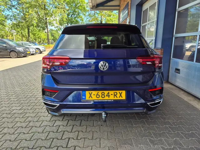 Volkswagen T-Roc view 9