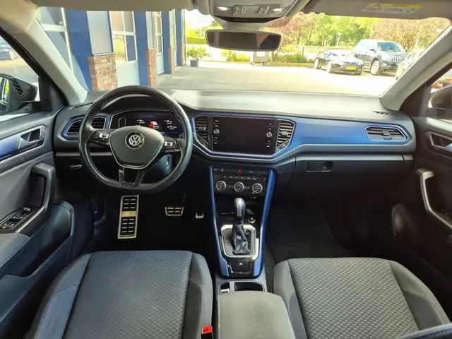 Volkswagen T-Roc view 3