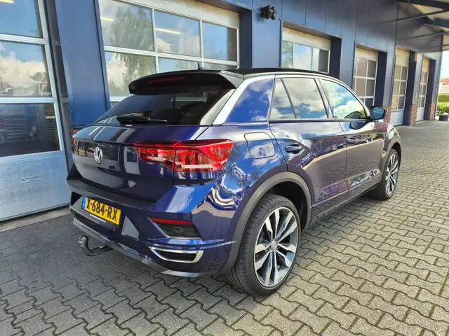Volkswagen T-Roc view 2