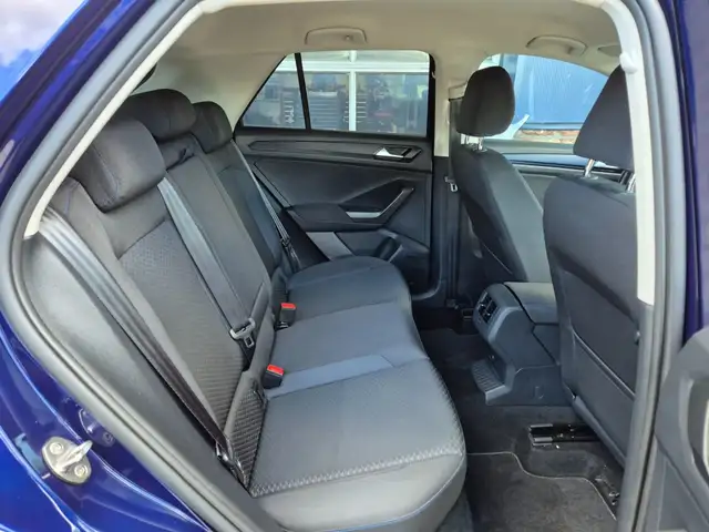 Volkswagen T-Roc view 13