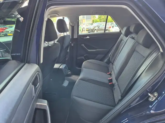 Volkswagen T-Roc view 11