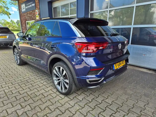 Volkswagen T-Roc view 5