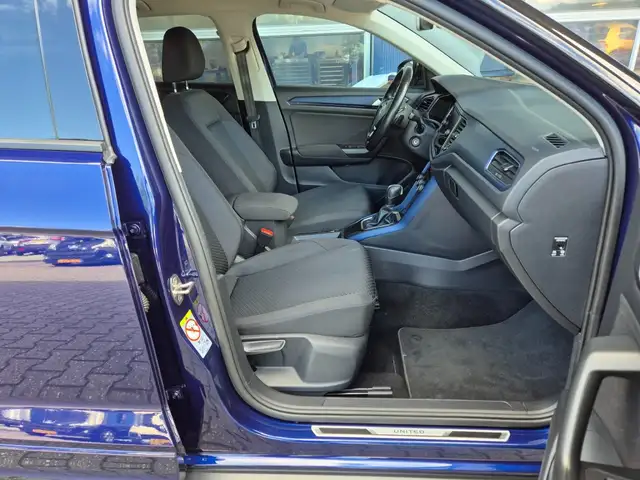 Volkswagen T-Roc view 14