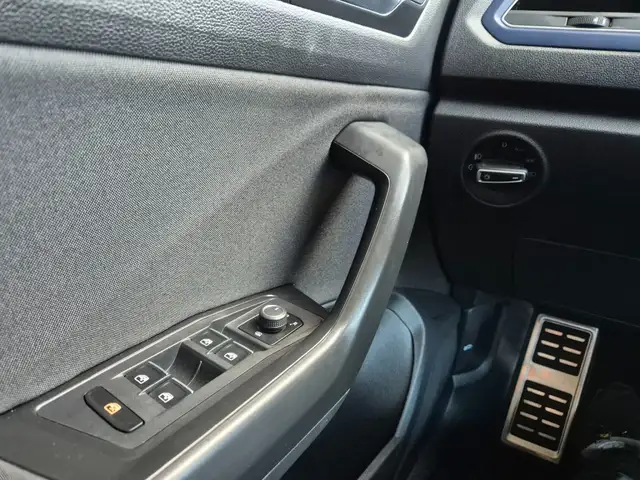 Volkswagen T-Roc view 15