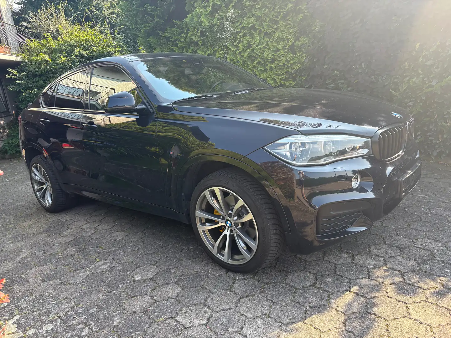 BMW X6 xDrive 40 d Schwarz - 1