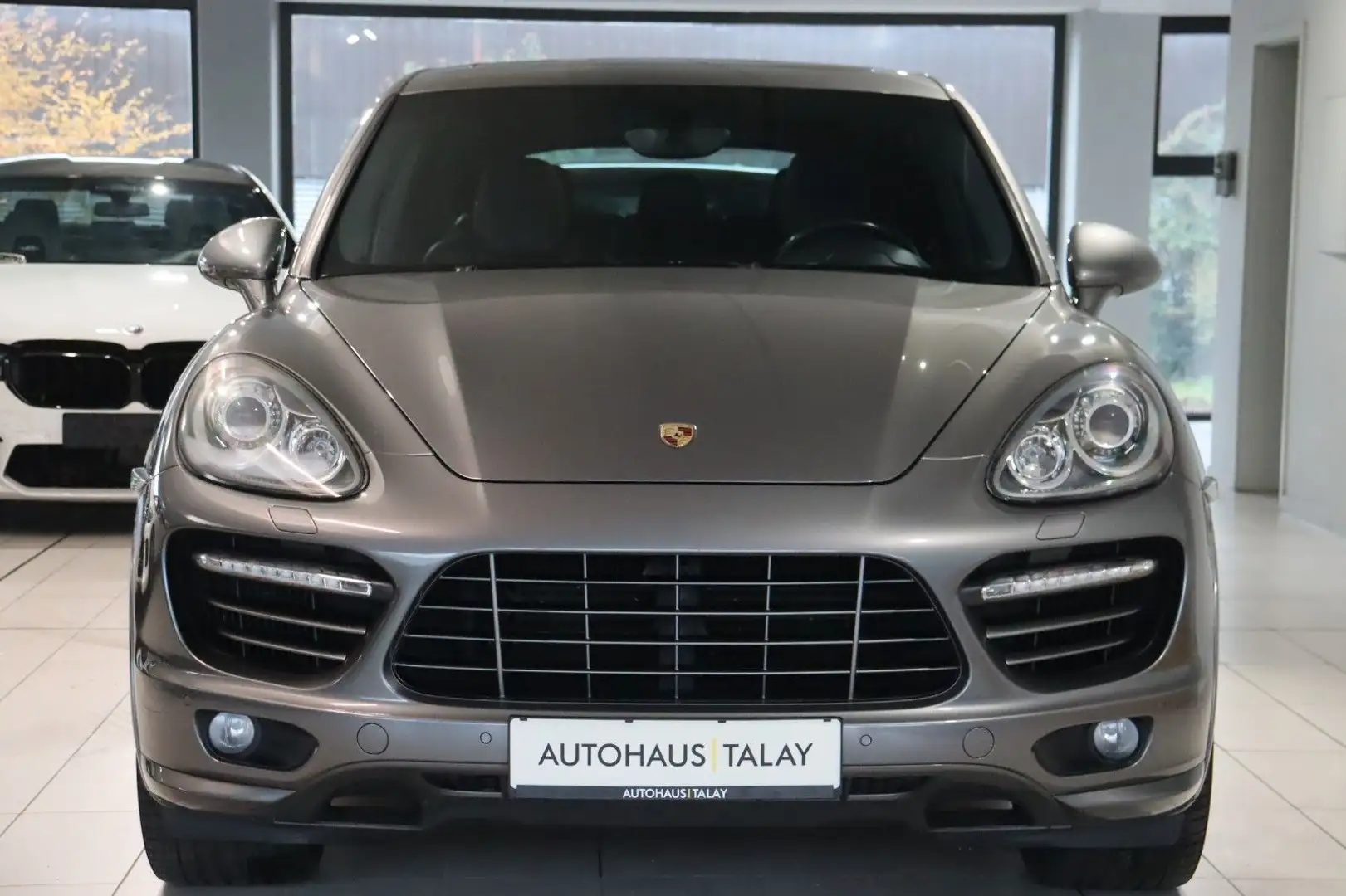 Porsche Cayenne Turbo Pano*Approved*KAM*Luft*Memory*Bose Gris - 2