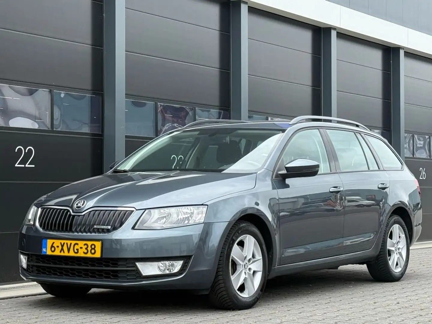 Skoda Octavia 1.6 TDI Greenline Navi Clima PDC Grijs - 1