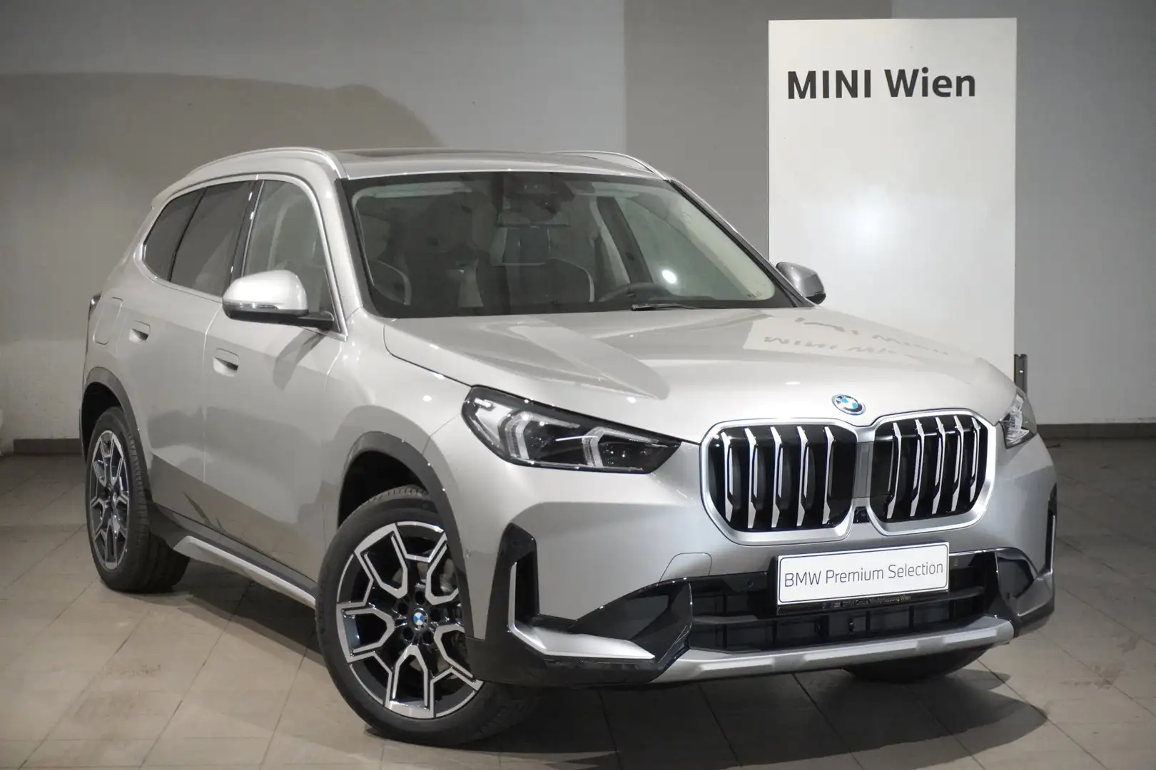 BMW X1 xDrive25e Silber - 1