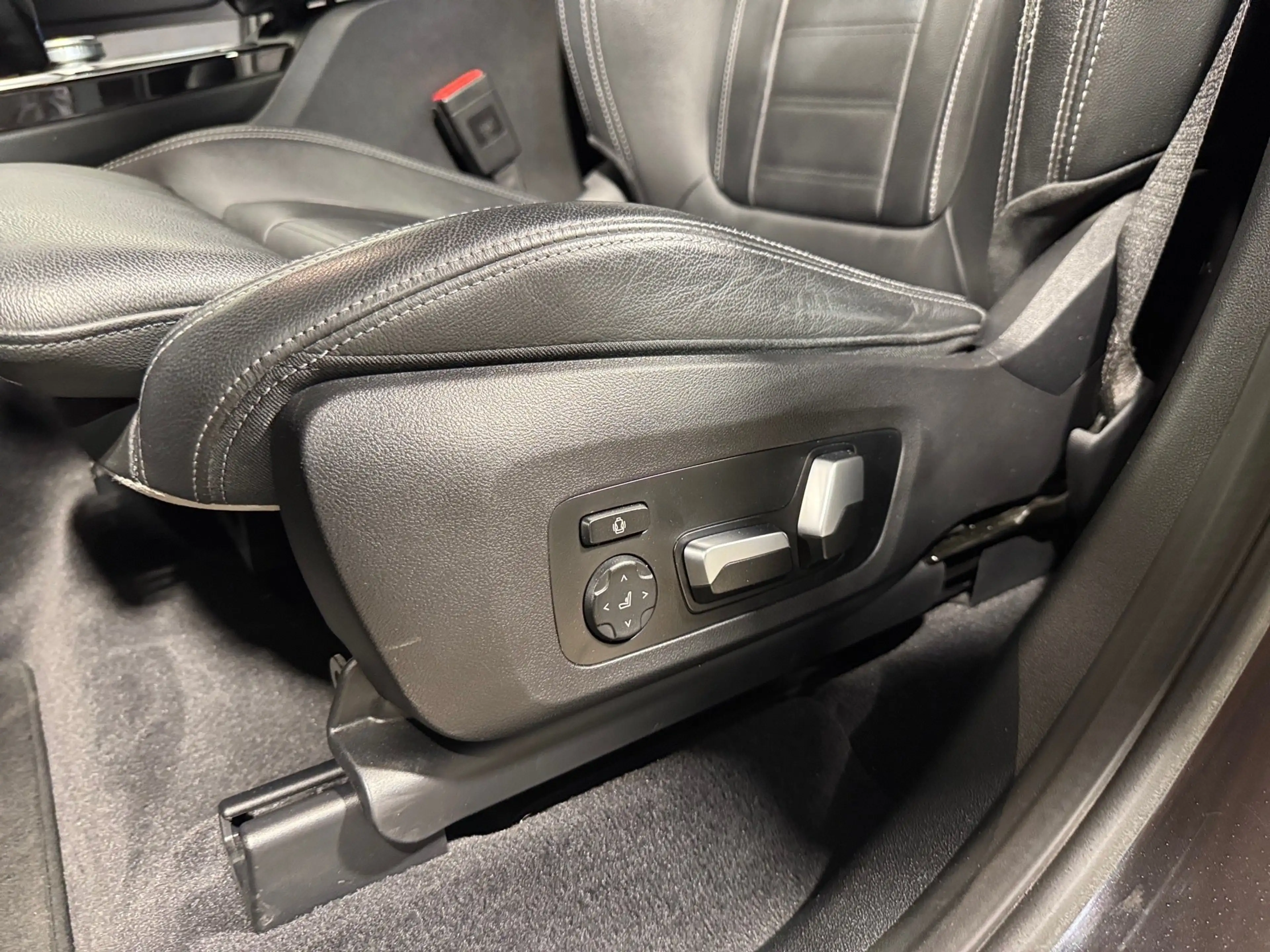 BMW iX3 — photo 7