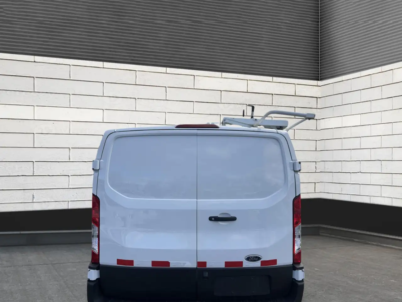 Ford Transit Cargo Van снимка Ford Transit Cargo Van