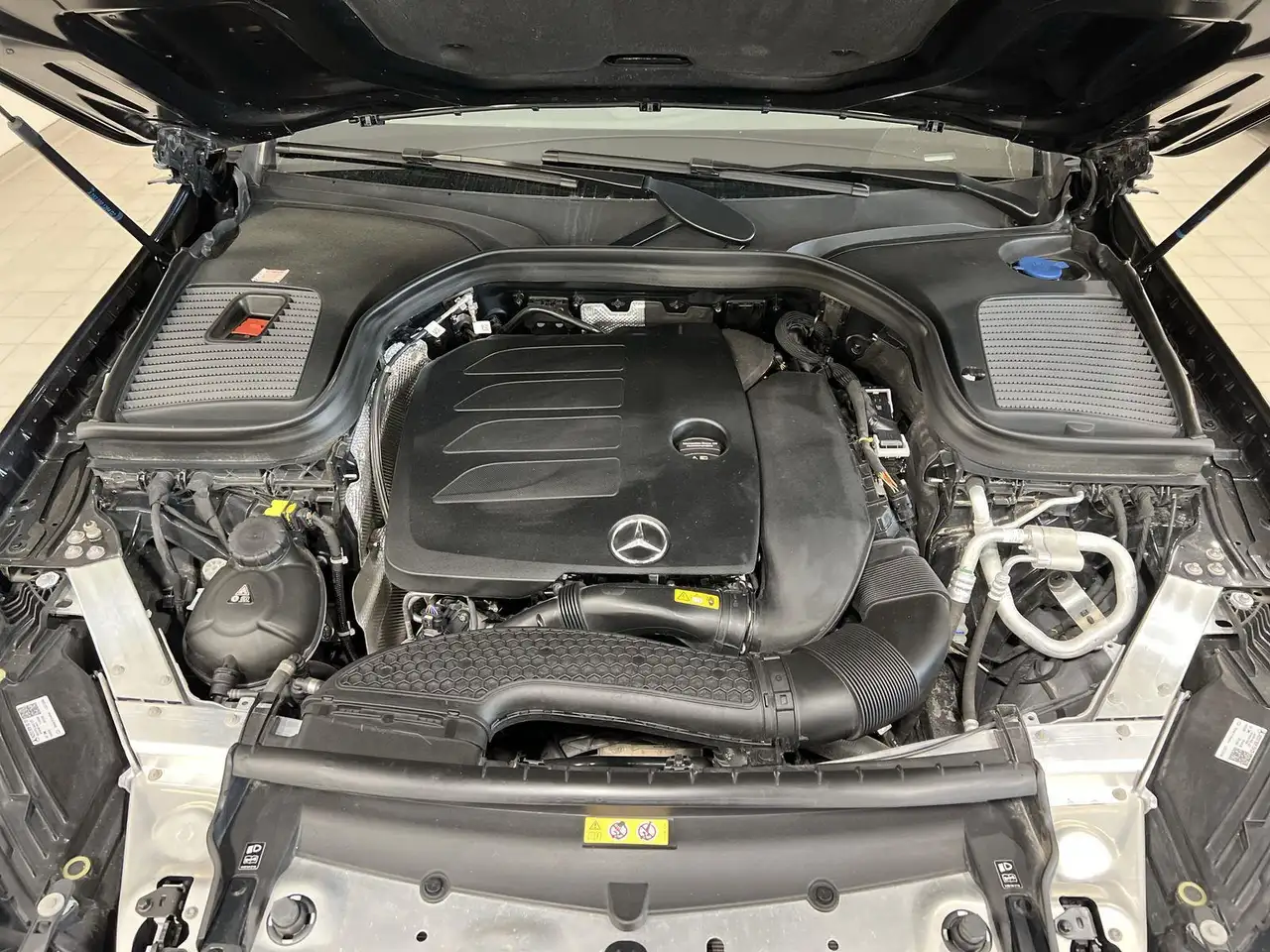Mercedes-Benz GLC снимка Mercedes-Benz GLC