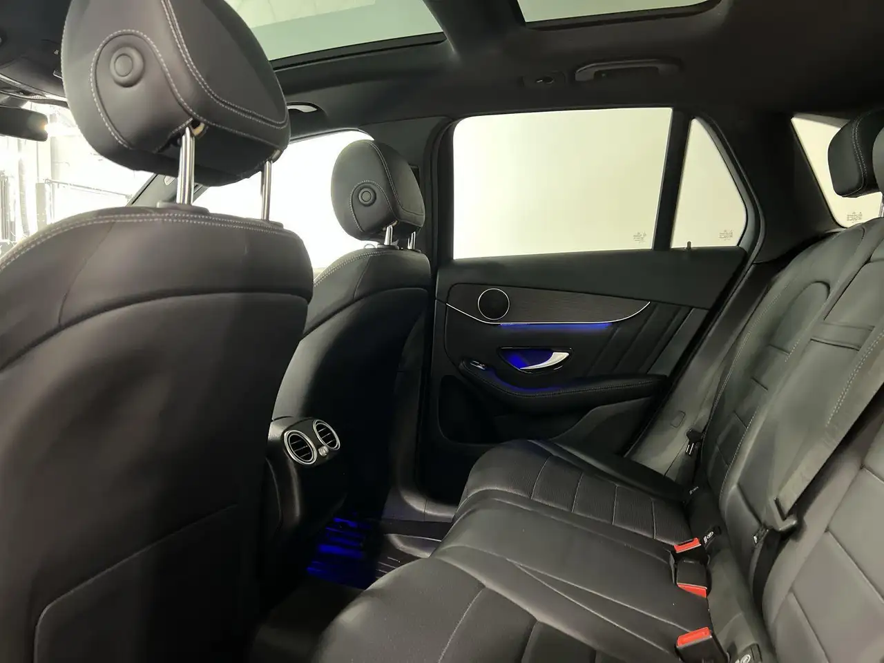 Mercedes-Benz GLC снимка Mercedes-Benz GLC