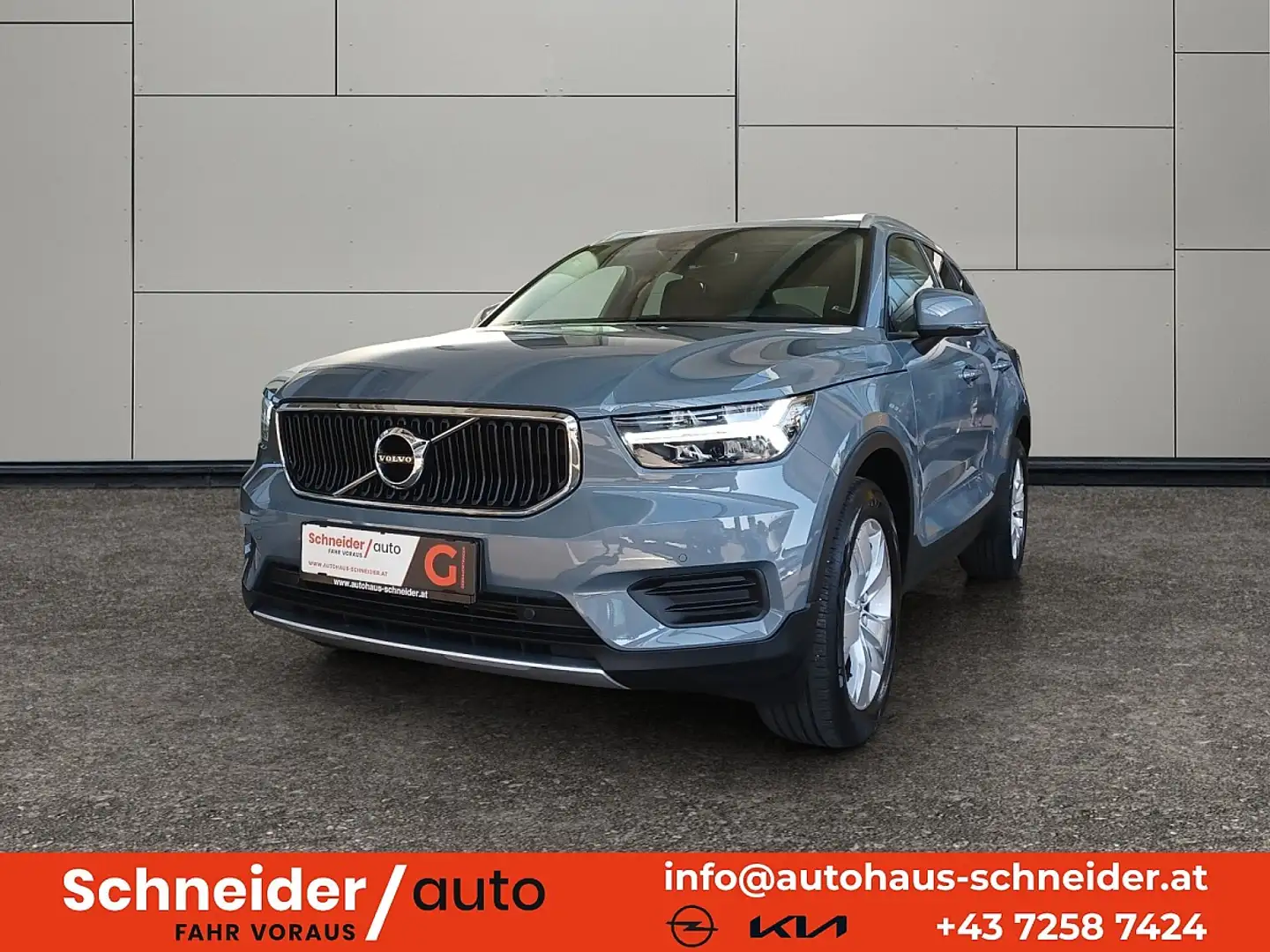 Volvo XC40 T2 Momentum Pro Grau - 1